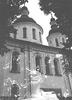 Кирилловская церковь бюст — Павлову И. П. (1846–1926) на территории известной больницы